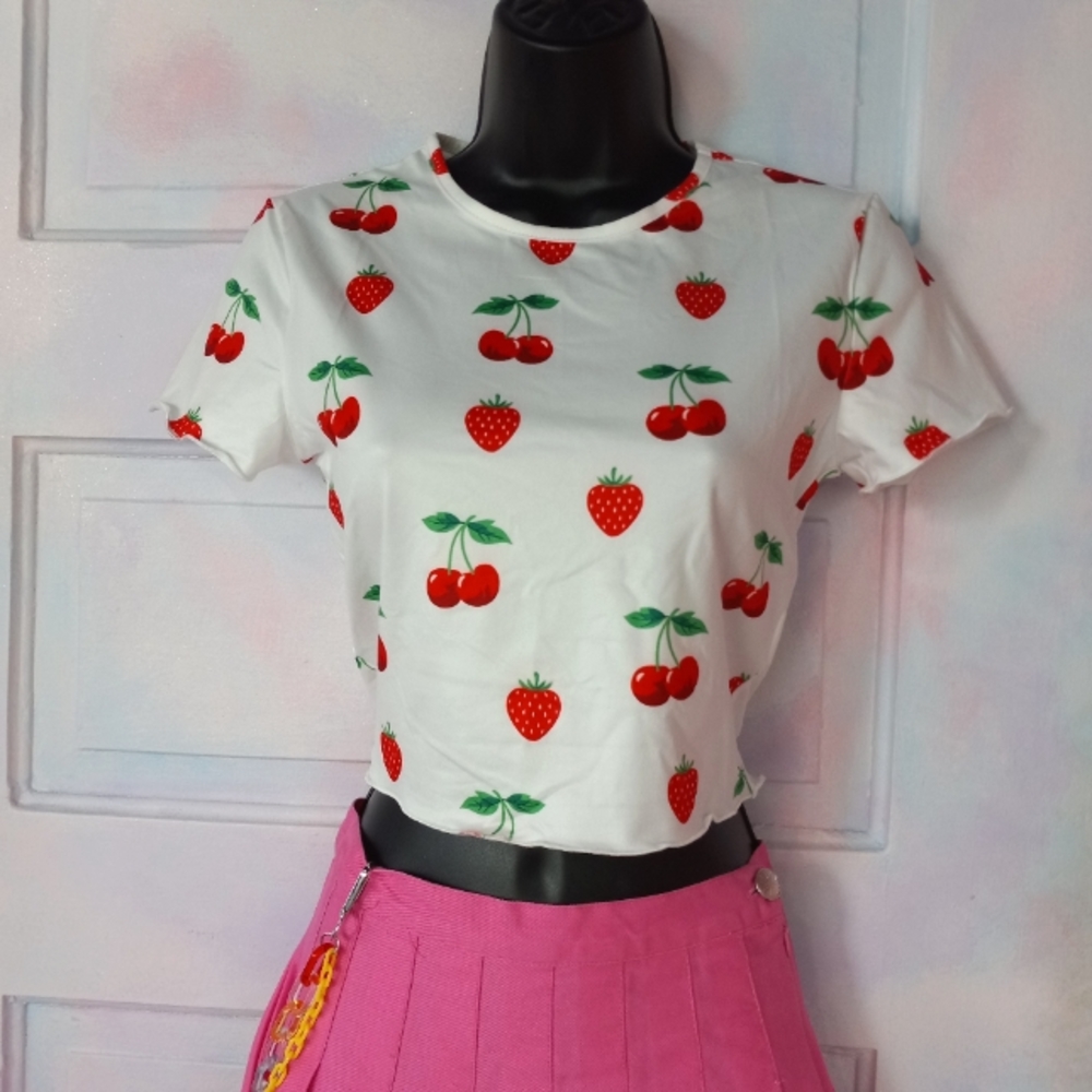 ⭐️Kawaii AF cherry & strawberry bodycon crop top! Nwt so cute! SOLD OUT ONLINE - Picture 1 of 9